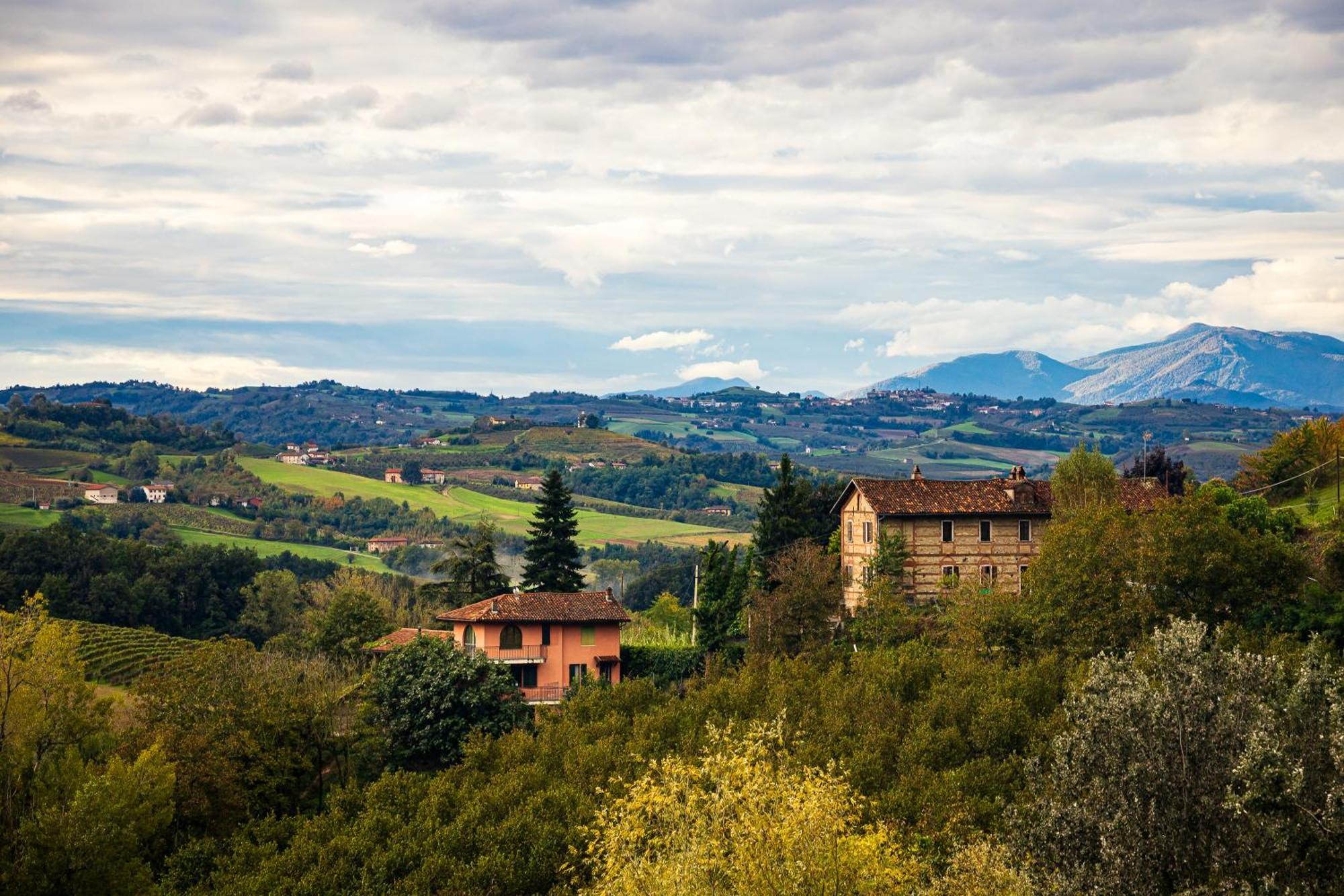 Charming Barolo Wine Loft Hotel Monforte D'Alba Ngoại thất bức ảnh